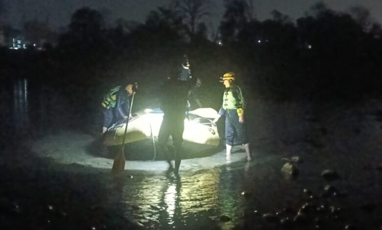 पशुलोक बैराज के निकट टापू पर फंसे युवक को एसडीआरएफ ने किया सकुशल रेस्क्यू