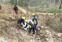 पिथौरागढ़, गुरना के पास खाई में गिरे कैंटर से SDRF उत्तराखंड पुलिस ने किया शव बरामद