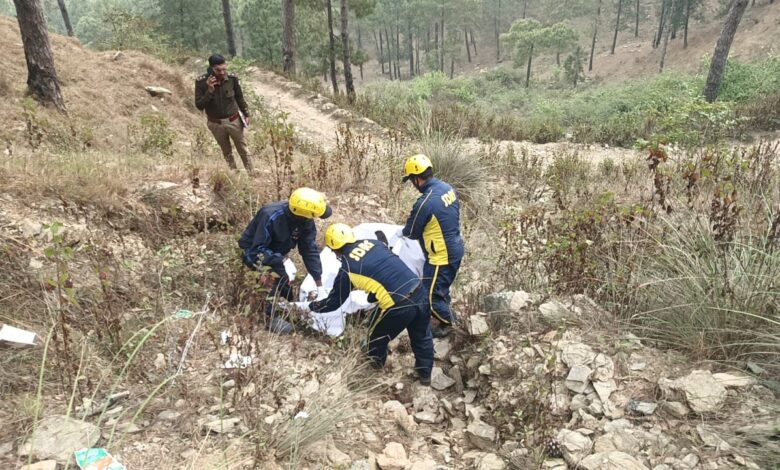 पिथौरागढ़, गुरना के पास खाई में गिरे कैंटर से SDRF उत्तराखंड पुलिस ने किया शव बरामद