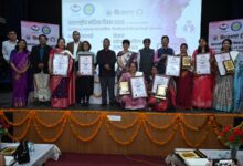 यूकॉस्ट ने  7 महिलाओं को विज्ञान प्रयोगधर्मी महिला सम्मान तथा 20 महिलाओं को हिमालयी नारी शक्ति सम्मान प्रदान किया