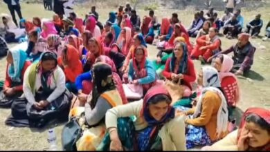 सीपीआईएम ने थराली में रैली निकालकर केंद्र और राज्य सरकार की नीतियों के खिलाफ की नारेबाजी