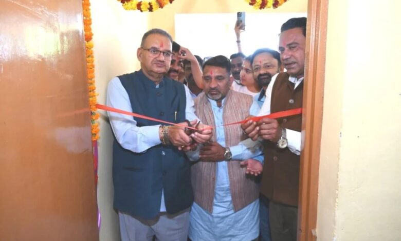 स्थानीय लोगों को अब अपने ही क्षेत्र में बेहतर प्राथमिक स्वास्थ्य सेवाएं उपलब्ध होंगी : जोशी स्थानीय लोगों को अब अपने ही क्षेत्र में बेहतर प्राथमिक स्वास्थ्य सेवाएं उपलब्ध होंगी : जोशी