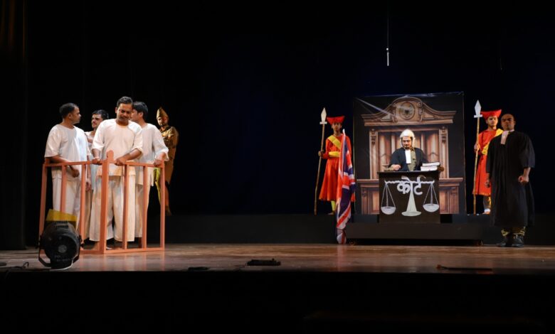 सरफ़रोशी की तमन्ना अब हमारे दिल में है