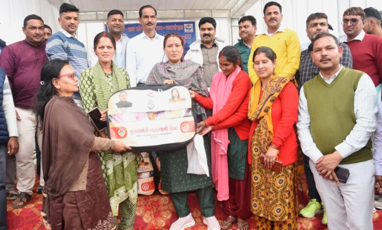 मंत्री रेखा आर्या ने किया 110 शिकायतों का मौके पर निस्तारण