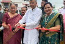 कैंट विधानसभा के इंद्रापुरम वार्ड में मेयर थपलियाल ने किया नई सड़कों का लोकार्पण, क्षेत्रवासियों ने जताया आभार