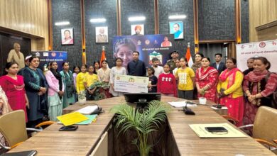 नवरात्र के पावन अवसर पर डीएम ने की देवियों की स्तुति; 10 बालिकाओं की शिक्षा पुनर्जीवित नवरात्र के पावन अवसर पर डीएम ने की देवियों की स्तुति; 10 बालिकाओं की शिक्षा पुनर्जीवित