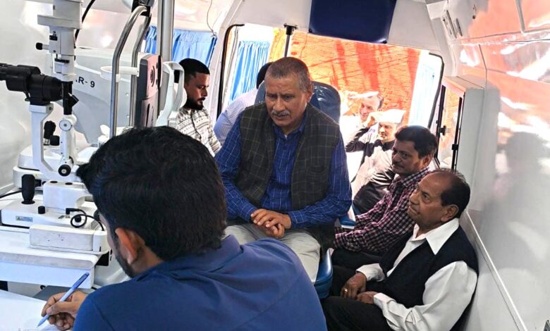 प्रेस क्लब ने लगाया नेत्र स्वास्थ्य शिविर, 100 से अधिक लोगों ने कराई जांच प्रेस क्लब ने लगाया नेत्र स्वास्थ्य शिविर, 100 से अधिक लोगों ने कराई जांच