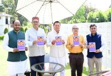 मुख्यमंत्री ने किया ‘‘उत्तराखण्ड़ की मिट्टी से-नायक से जन नायक पुष्कर सिंह धामी’’ पंचाग टेबल कैलेंडर का विमोचन