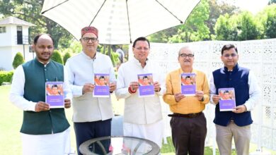 मुख्यमंत्री ने किया ‘‘उत्तराखण्ड़ की मिट्टी से-नायक से जन नायक पुष्कर सिंह धामी’’ पंचाग टेबल कैलेंडर का विमोचन