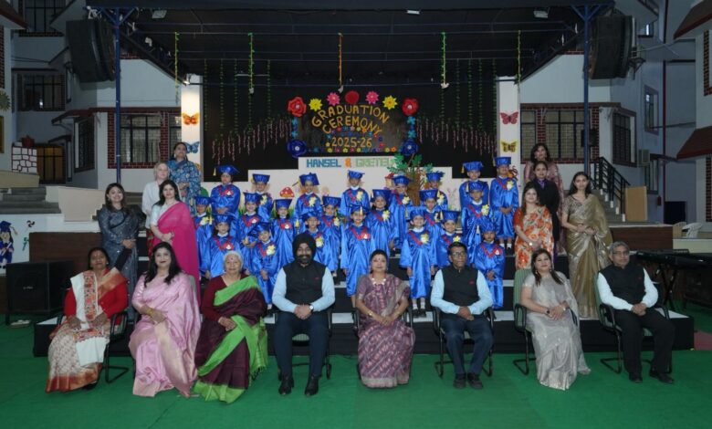 द आर्यन स्कूल में यूकेजी विद्यार्थियों के लिए स्नातक दिवस आयोजित द आर्यन स्कूल में यूकेजी विद्यार्थियों के लिए स्नातक दिवस आयोजित