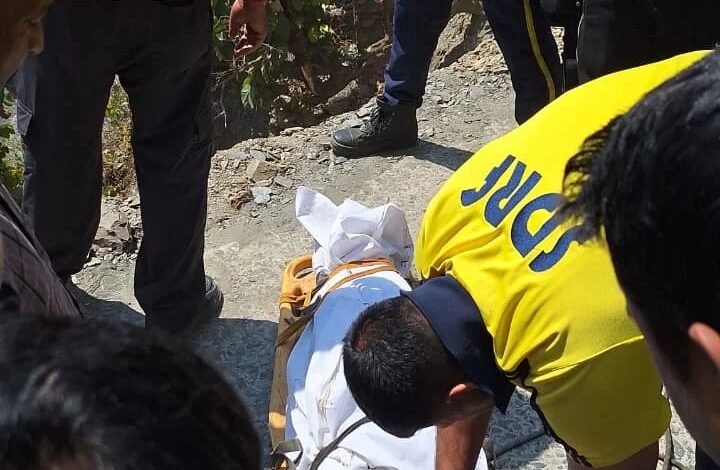 200 मीटर नीचे नदी में गिरा​ पिकअप वाहन, मौत