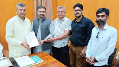 कैंट विधानसभा क्षेत्र की विभिन्न समस्याओं को लेकर कांग्रेस प्रतिनिधिमंडल ने मेयर सौरभ थपलियाल से की मुलाकात कैंट विधानसभा क्षेत्र की विभिन्न समस्याओं को लेकर कांग्रेस प्रतिनिधिमंडल ने मेयर सौरभ थपलियाल से की मुलाकात