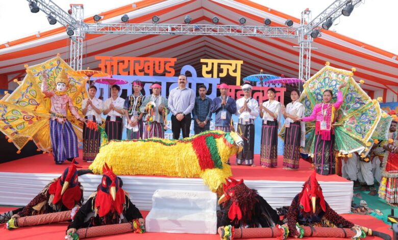 उत्तराखंड जनजातीय महोत्सव के दूसरे दिन लोक कलाकारों ने बिखेरा रंग उत्तराखंड जनजातीय महोत्सव के दूसरे दिन लोक कलाकारों ने बिखेरा रंग