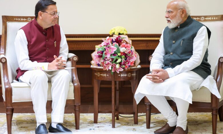 प्रधानमंत्री मोदी से मिले सीएम धामी, उत्तराखंड आगमन का दिया निमंत्रण
