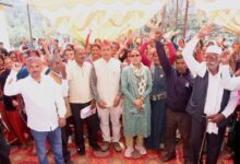 रेखा आर्य ने की 22 लाख रुपये की घोषणाएं