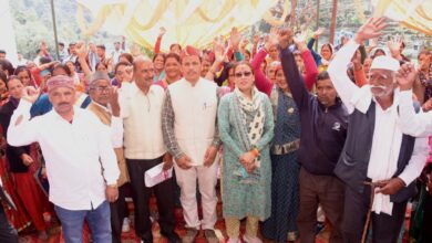 रेखा आर्य ने की 22 लाख रुपये की घोषणाएं रेखा आर्य ने की 22 लाख रुपये की घोषणाएं