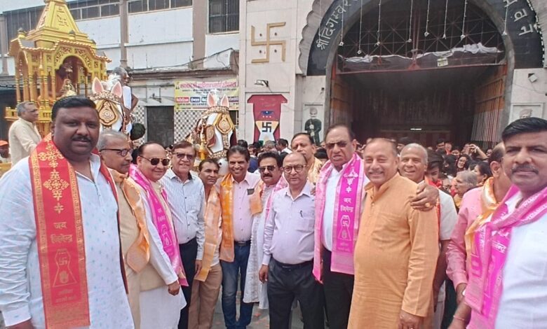 भगवान महावीर की 2624 वी जयंती का भव्य महोत्सव शोभायात्रा ढोल नगाड़े बैंड बाजे और पुष्प वर्षा के साथ सम्पन्न