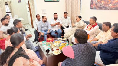 पार्षदों की समस्याओं पर मेयर सौरभ थपलियाल सख्त, अधिकारियों को दिए त्वरित समाधान के निर्देश