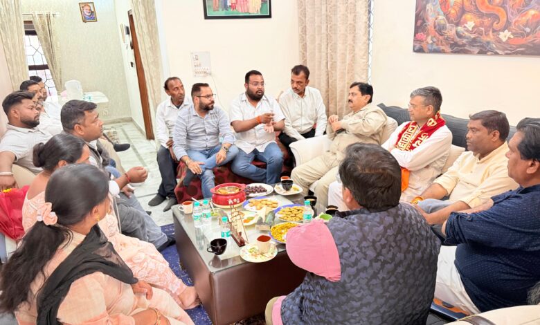 पार्षदों की समस्याओं पर मेयर सौरभ थपलियाल सख्त, अधिकारियों को दिए त्वरित समाधान के निर्देश