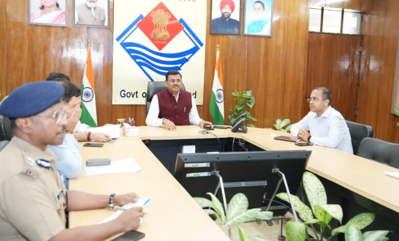 शहर और आसपास के क्षेत्रों में पीक ऑवर और रात की गस्त बढ़ायी जाए: मुख्य सचिव