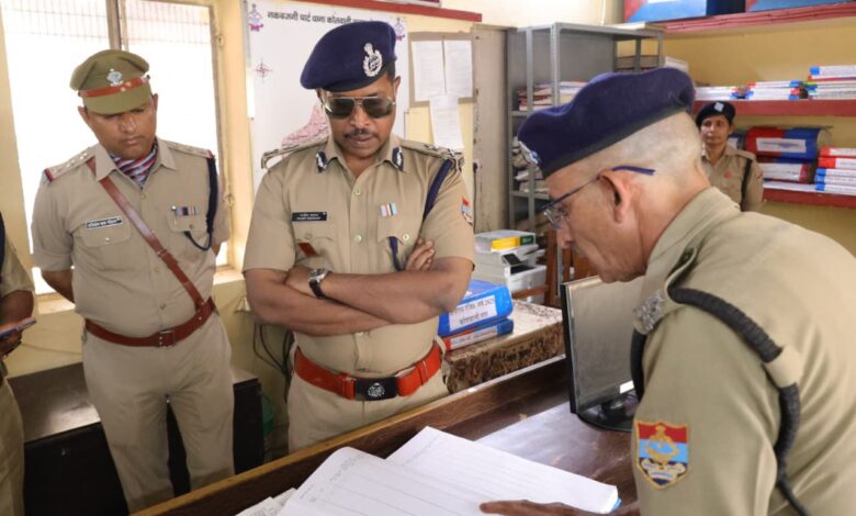 पुलिस महानिरीक्षक, गढ़वाल परिक्षेत्र ने किया कोतवाली का वार्षिक निरीक्षण पुलिस महानिरीक्षक, गढ़वाल परिक्षेत्र ने किया कोतवाली का वार्षिक निरीक्षण