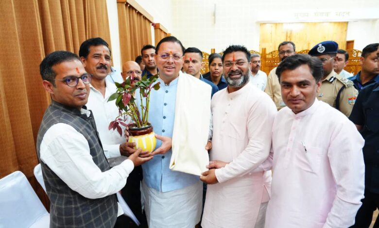 सीएम ने  प्रदेशभर से आए नागरिकों की समस्याएं सुनी, कई प्रकरणों का मौके पर ही समाधान किया