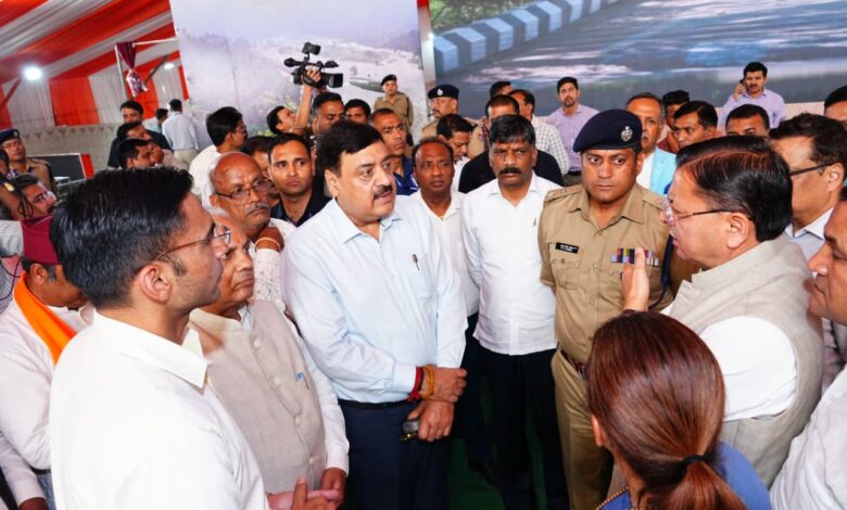 सीएम धामी ने गढ़ी कैंट स्थित जसवंत ग्राउंड पहुंचकर तैयारियों का निरीक्षण किया सीएम धामी ने गढ़ी कैंट स्थित जसवंत ग्राउंड पहुंचकर तैयारियों का निरीक्षण किया