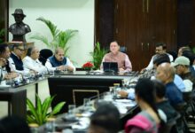 सीएम हेल्पलाइन 1905 पर लंबित शिकायतों के त्वरित निस्तारण के लिए विशेष अभियान चलाया जाए : मुख्यमंत्री