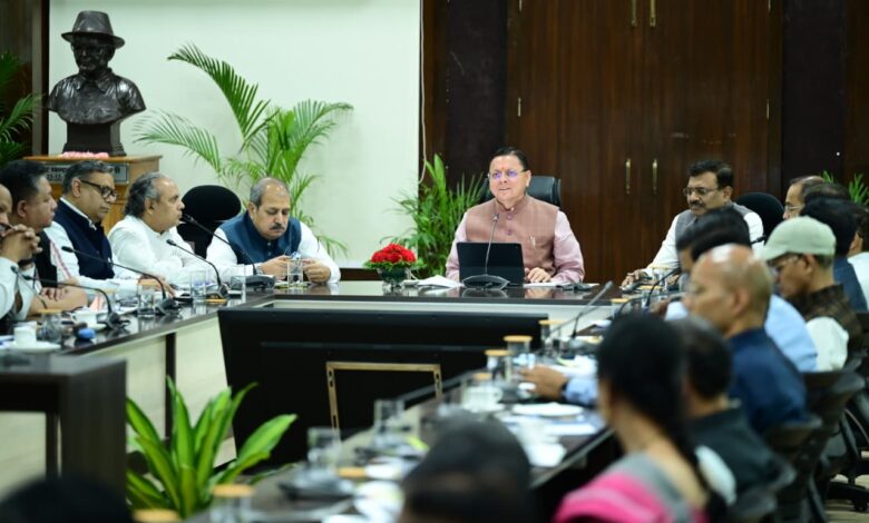 सीएम हेल्पलाइन 1905 पर लंबित शिकायतों के त्वरित निस्तारण के लिए विशेष अभियान चलाया जाए : मुख्यमंत्री