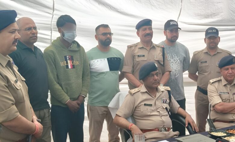 लाखों के जेवरात चोरी का खुलासा आरोपी गिरफ्तार, माल बरामद लाखों के जेवरात चोरी का खुलासा आरोपी गिरफ्तार, माल बरामद