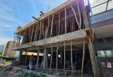 देहराखास में अवैध निर्माण पर एमडीडीए का शिकंजा, बिना मानचित्र बने भवन पर सीलिंग कार्रवाई