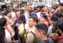 गैस सिलेंडर की किल्लत को लेकर ग्रामीणों ने की सड़क जाम गैस सिलेंडर की किल्लत को लेकर ग्रामीणों ने की सड़क जाम