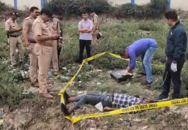 युवक ने खुद को मारी गोली, युवती से मारपीट के बाद खाली मैदान में मिला शव