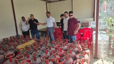 घर पर बने अवैध सिलेंडर के गोदाम का एसटीएफ ने भंडाफोड़ घर पर बने अवैध सिलेंडर के गोदाम का एसटीएफ ने भंडाफोड़