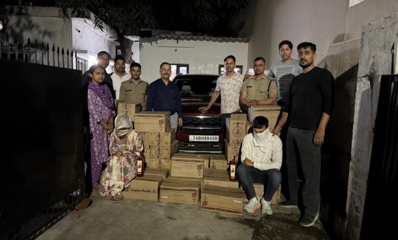 45 पेटी अवैध अंग्रेजी शराब के साथ युवती समेत दो गिरफ्तार