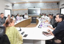 मंत्री से वार्ता के बाद धरना खत्म करने पर राजी हुए पीआरडी स्वयं सेवक