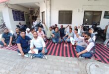 ठेकेदारों ने जल जीवन मिशन कार्यालय में किया धरना प्रदर्शन ठेकेदारों ने जल जीवन मिशन कार्यालय में किया धरना प्रदर्शन