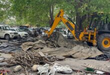 अवैध अतिक्रमण पर चला पीला पंजा अवैध अतिक्रमण पर चला पीला पंजा