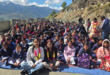 हेल्प क्रॉस ट्रस्ट देहरादून ने जरूरतमंद बच्चों को पाठ्यक्रम सामग्री वितरित की