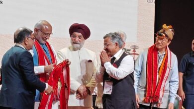 उपराष्ट्रपति ने यूकॉस्ट महानिदेशक प्रो. दुर्गेश पंत को किया सम्मानित उपराष्ट्रपति ने यूकॉस्ट महानिदेशक प्रो. दुर्गेश पंत को किया सम्मानित