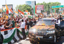 देवभूमि में प्रधानमंत्री का भव्य स्वागत, 12 किमी लंबे रोड शो में बड़ी संख्या में उमड़े लोग