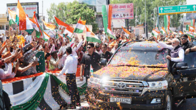 देवभूमि में प्रधानमंत्री का भव्य स्वागत, 12 किमी लंबे रोड शो में बड़ी संख्या में उमड़े लोग