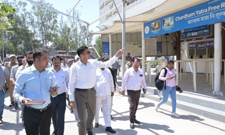 यात्रा ट्रांजिस्ट कैंम्प में इंटीग्रेटेड कंट्रोलरूम 24×7 सक्रिय रखने तथा यात्रियों को निःशुल्क चाय-नाश्ता, भोजन की व्यवस्था बनाने को डीएम ने दिए निर्देश