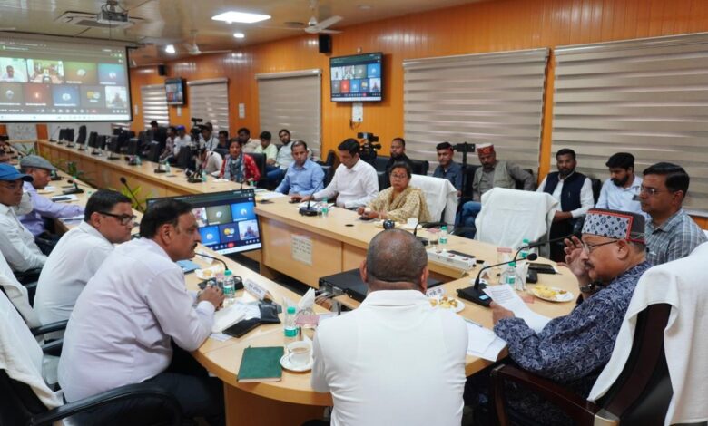 चारधाम व्यवस्थाओं को लेकर महाराज ने कसे पेंच