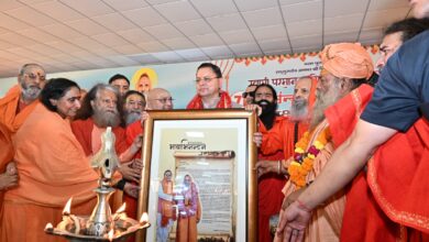 स्वामी परमानन्द गिरि जी महाराज की 71वीं संन्यास जयंती के उपलक्ष्य में मुख्यमंत्री ने दीप प्रज्वलित कर कार्यक्रम का किया शुभारंभ