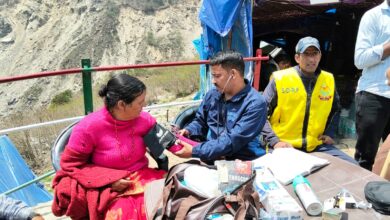 श्री केदारनाथ यात्रा मार्ग पर एसडीआरएफ जवानों द्वारा श्रद्धालुओं को चिकित्सीय सुविधाएं कराई जा रही उपलब्ध