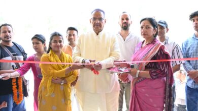 कैबिनेट मंत्री गणेश जोशी ने मसूरी विधानसभा क्षेत्र के अंतर्गत ग्राम मकडेती में नव निर्मित 5 दुकानों का लोकार्पण किया