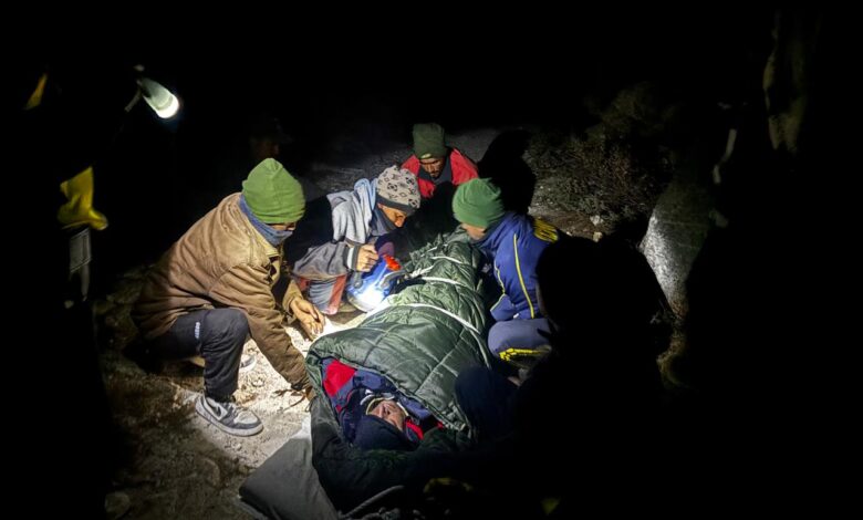 गंगोत्री क्षेत्रांतर्गत SDRF का सफल रेस्क्यू ऑपरेशन, अचेत व्यक्ति को पहुंचाया अस्पताल