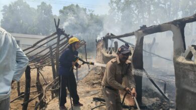 सहसपुर के इंद्राकॉलोनी मेदनीपुर में गुर्जर बस्ती में लगी भीषण आग, 6 घर जलकर राख