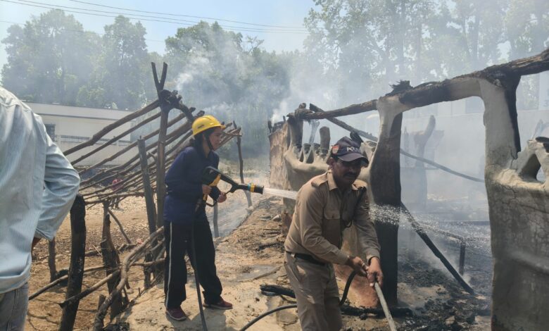 सहसपुर के इंद्राकॉलोनी मेदनीपुर में गुर्जर बस्ती में लगी भीषण आग, 6 घर जलकर राख